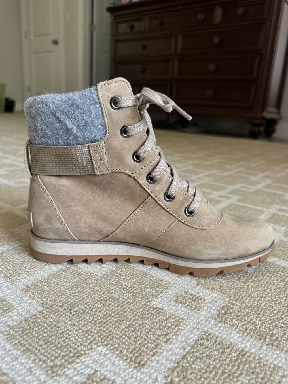Sorel Harlow Conquest Waterproof Leather Ankle Boots Taupe Beige Gray 8.5